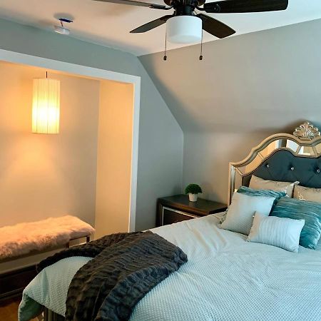 The Oakwood Cottage: Niagara Falls Retreat with Private Yard Exterior photo