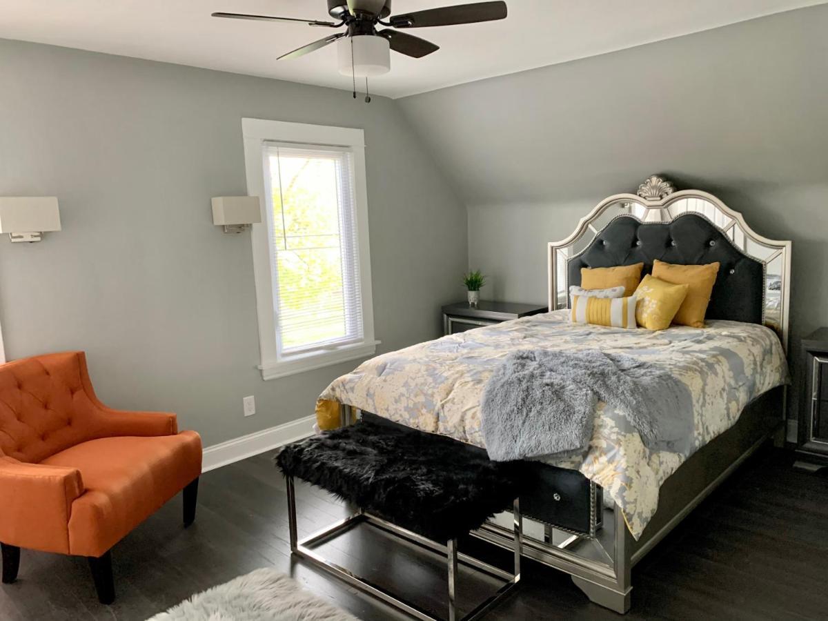 The Oakwood Cottage: Niagara Falls Retreat with Private Yard Exterior photo